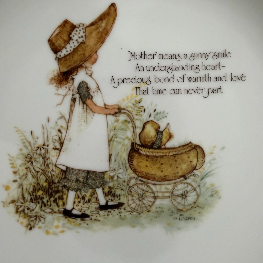 Mother's Day 1974 Decorative Plate with Little Girl and Pram Holly Hobbie - Picture 3 of 4